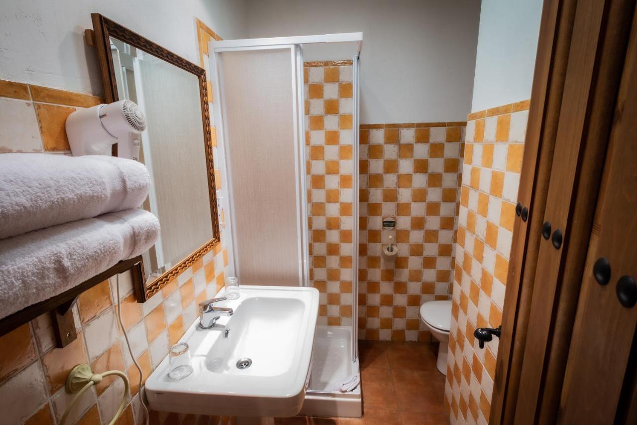Posada Pena Pintada By Vivere Stays Cercedilla Ngoại thất bức ảnh